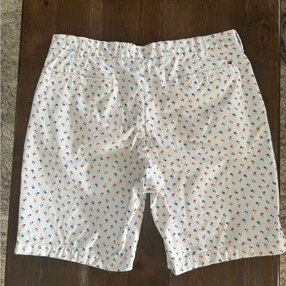 TOMMY HILFIGER MENS WHITE PALM TREE CHINO CASUAL GOLF ATHLEISURE SHORTS SZ 36